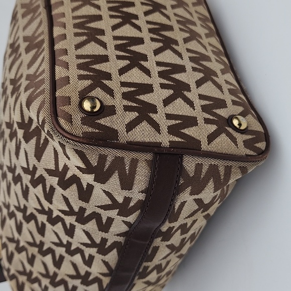 MICHAEL KORS Coated Canvas Monogram Bucket Handbag Tote Shoulder Bag - Picture 6 of 10